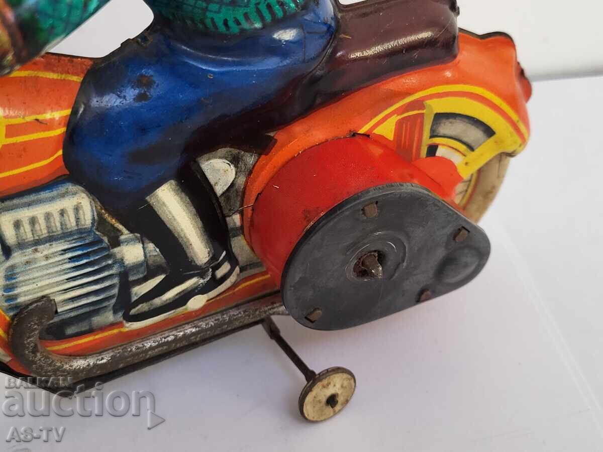 Jucărie veche de tablă, motocicletă cu preț 150.00 BGN | € 76.69