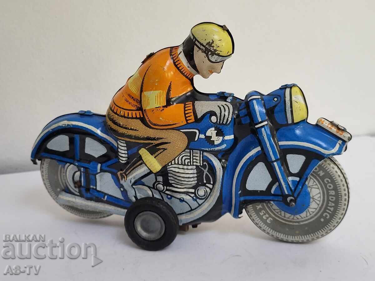Jucărie veche de tablă, motocicletă cu preț 45.00 BGN | € 23.01