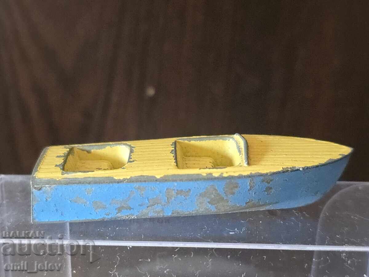 LESNEY MATCHBOX - 48A Meteor Boat & Trailer 1958-1960 god cu preț 9.99 BGN | € 5.11
