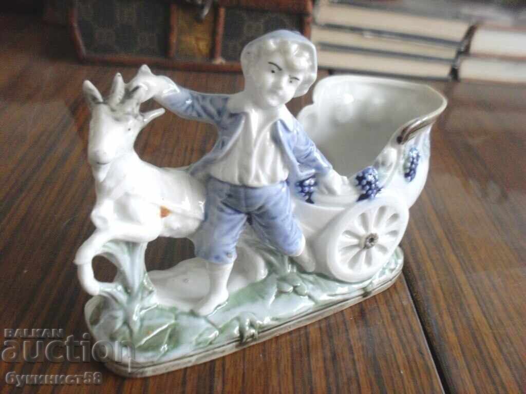 Statuetă "Băiat cu căruță de capre" - porțelan biscuit cu preț € 10.40 | 20.34 BGN