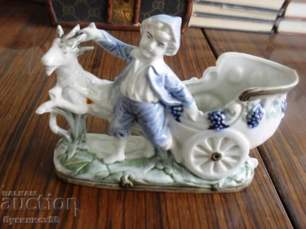 Licitație Statuetă "Băiat cu căruță de capre" - porțelan biscuit