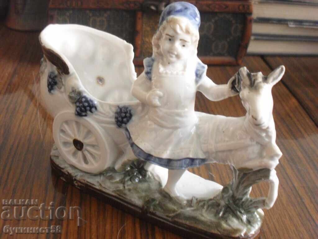 Statuetă "Fată cu căruță de capre" - porțelan biscuit cu preț € 5.20 | 10.17 BGN