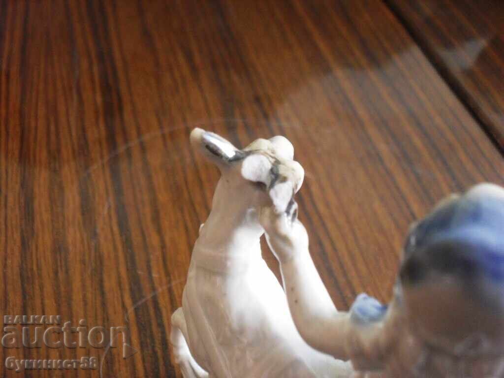 Livrarea Statuetă "Fată cu căruță de capre" - porțelan biscuit