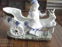 Statuetă "Fată cu căruță de capre" - porțelan biscuit