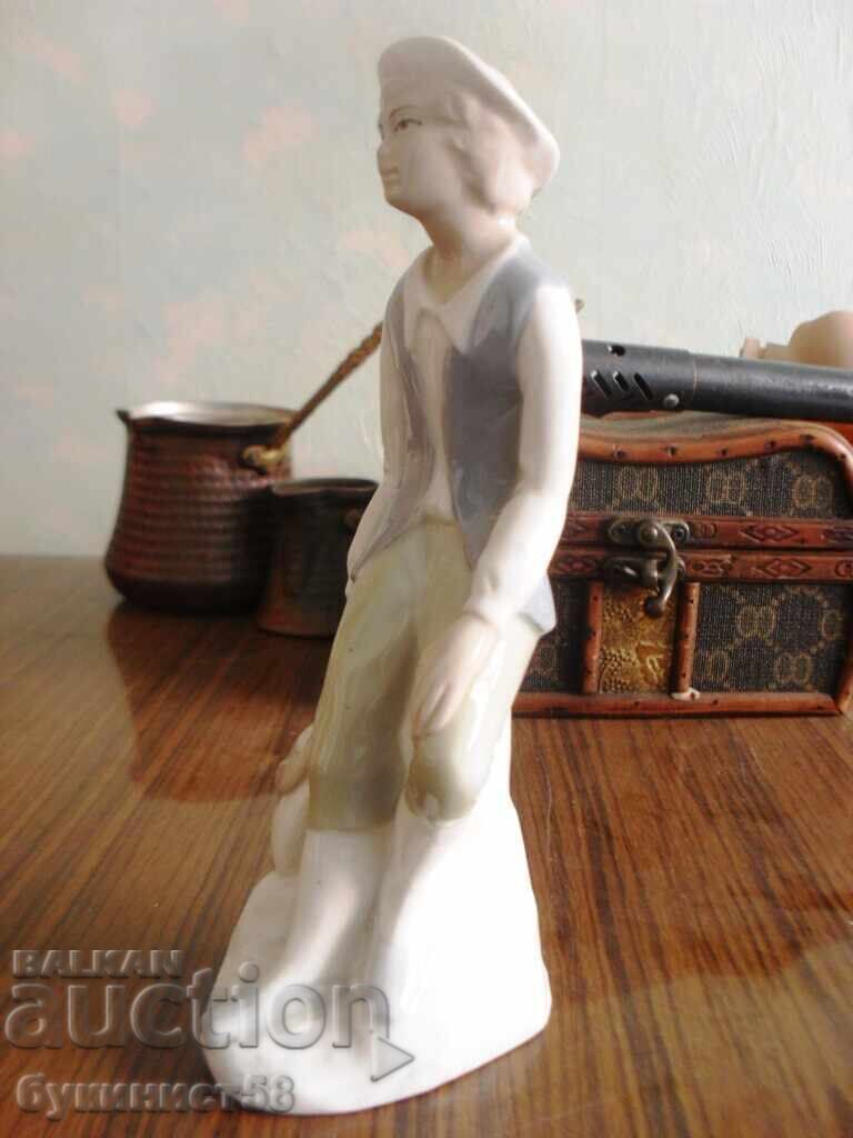 Porcelain figure with price € 15.40 | 30.12 BGN