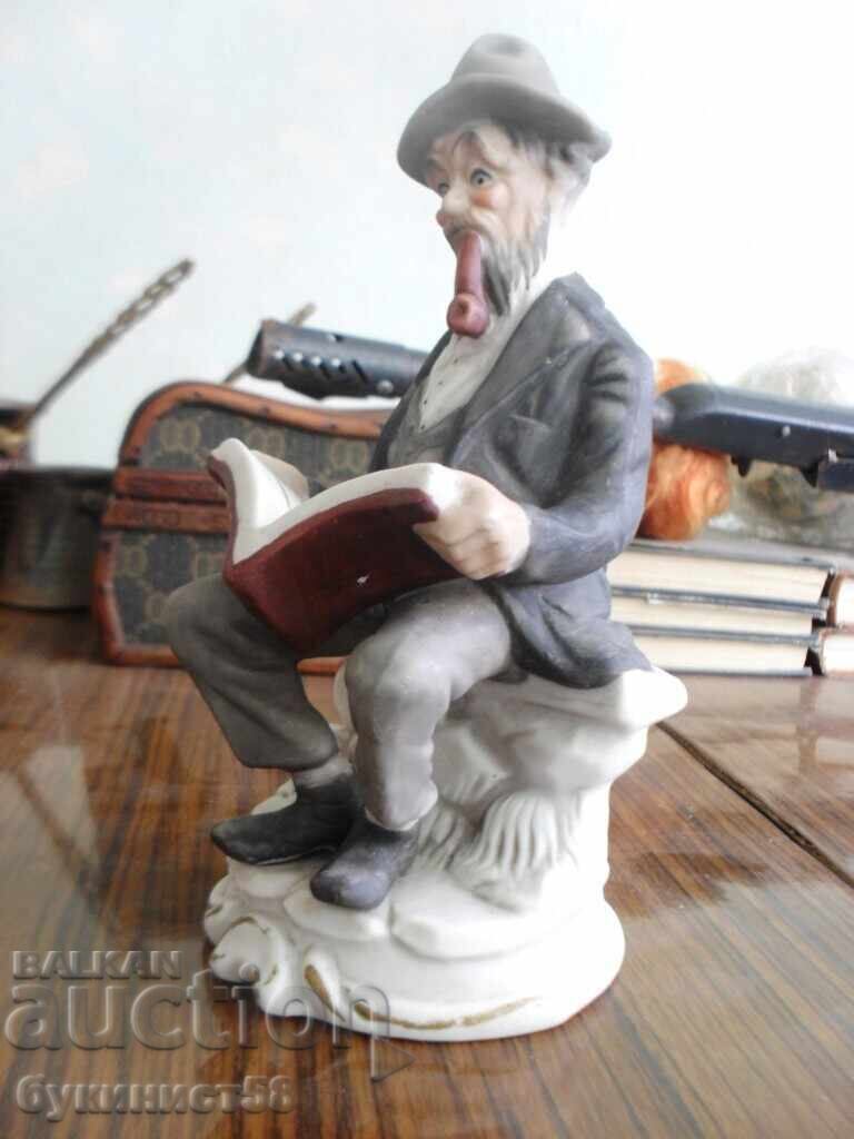 Licitație Statuetă "Bătrân cu carte" - porțelan biscuit Licitație Statuetă "Bătrân cu carte" - porțelan biscuit
