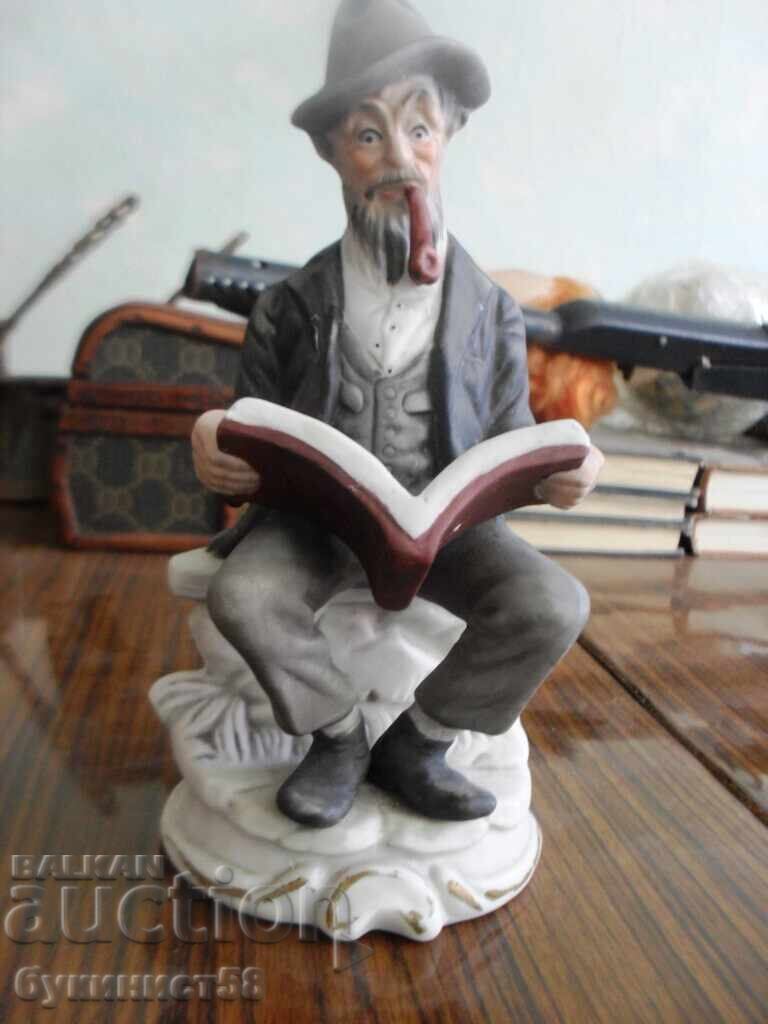 Statuetă "Bătrân cu carte" - porțelan biscuit Statuetă "Bătrân cu carte" - porțelan biscuit