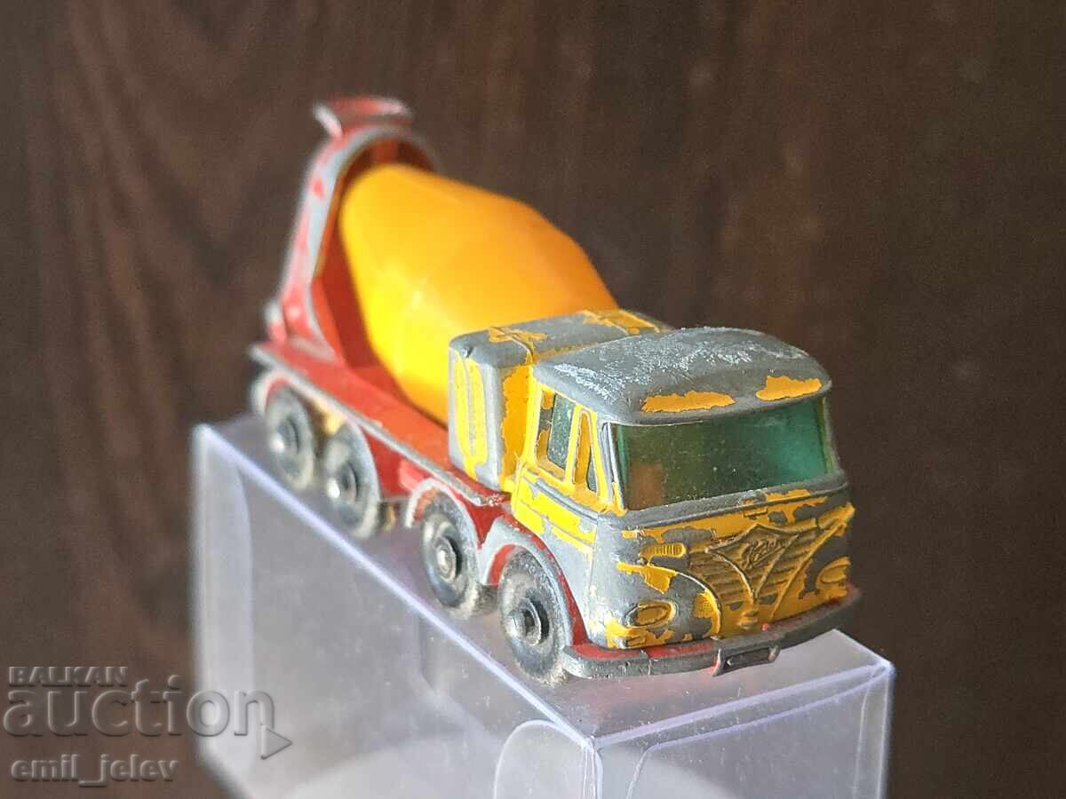 Auction  LESNEY Matchbox-21D Foden Concrete Truck 1968-1969