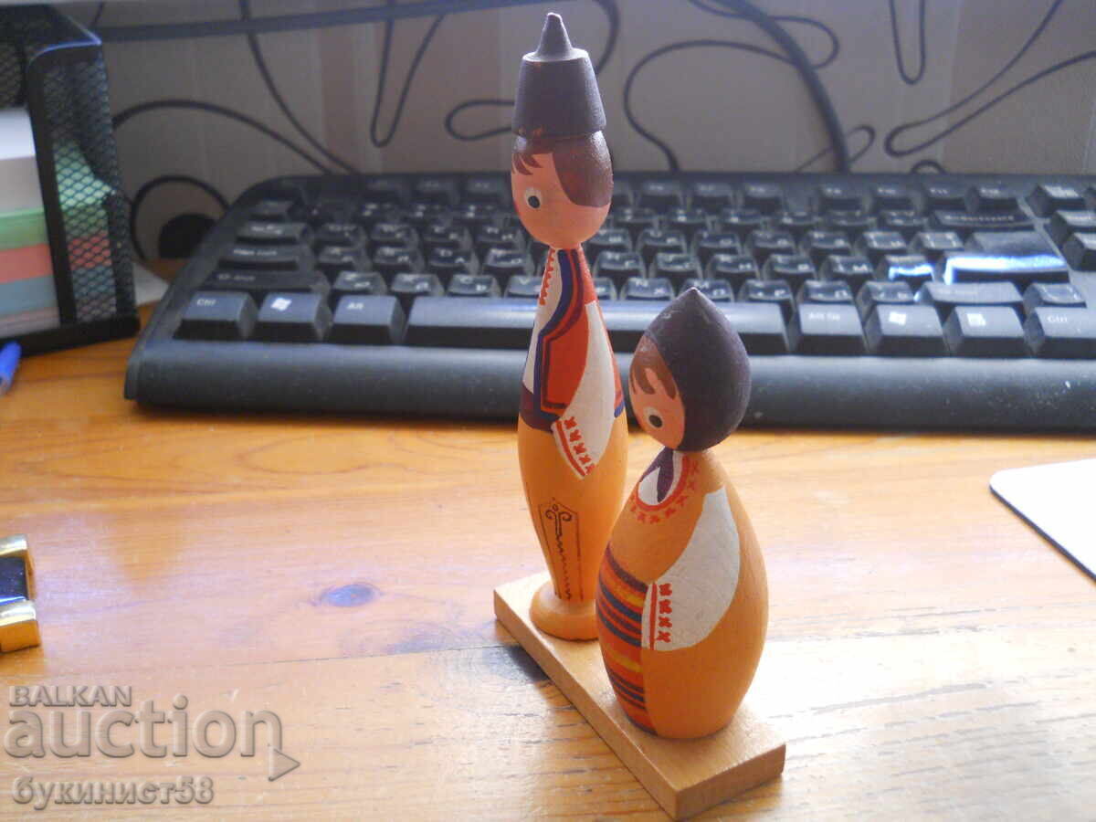 Decorative Bulgarian wooden souvenir - dolls in folk costumes with price 10.00 BGN | € 5.11