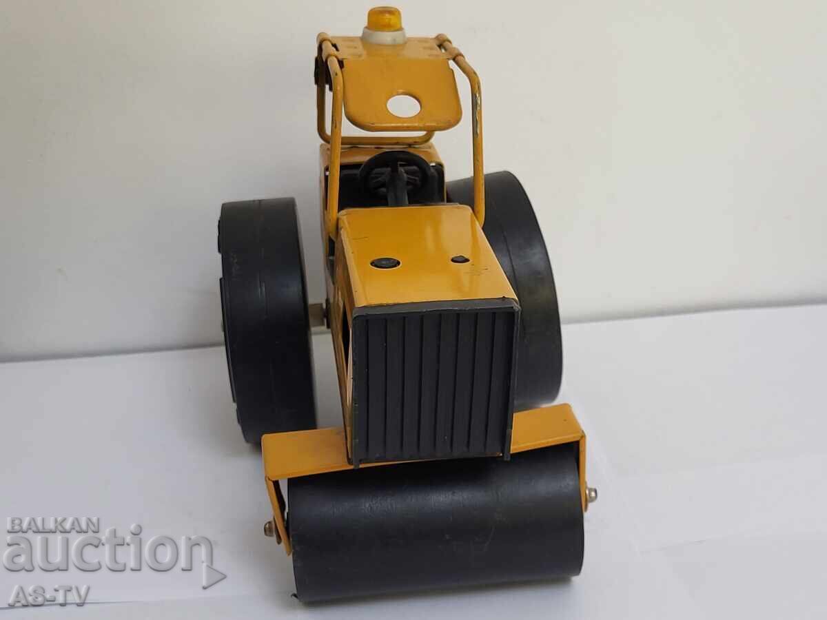 Παλιό βουλγάρικο παιχνίδι, κύλινδρος με τιμή 60.00 BGN | € 30.68 Παλιό βουλγάρικο παιχνίδι, κύλινδρος με τιμή 60.00 BGN | € 30.68