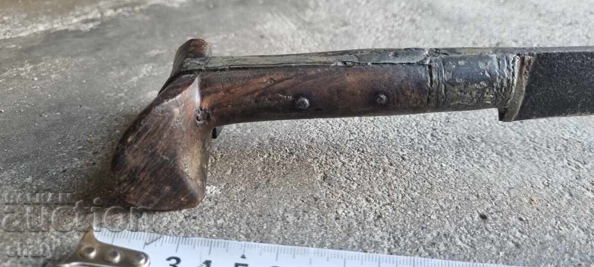 Παλαιό γιαταγάνι με τιμή 1050.00 BGN | € 536.86 Παλαιό γιαταγάνι με τιμή 1050.00 BGN | € 536.86