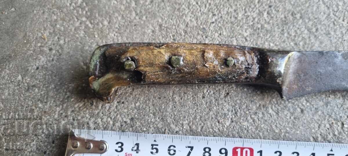 Παλιό καραγκούλιακ. Μαχαίρι με τιμή 320.00 BGN | € 163.61 Παλιό καραγκούλιακ. Μαχαίρι με τιμή 320.00 BGN | € 163.61