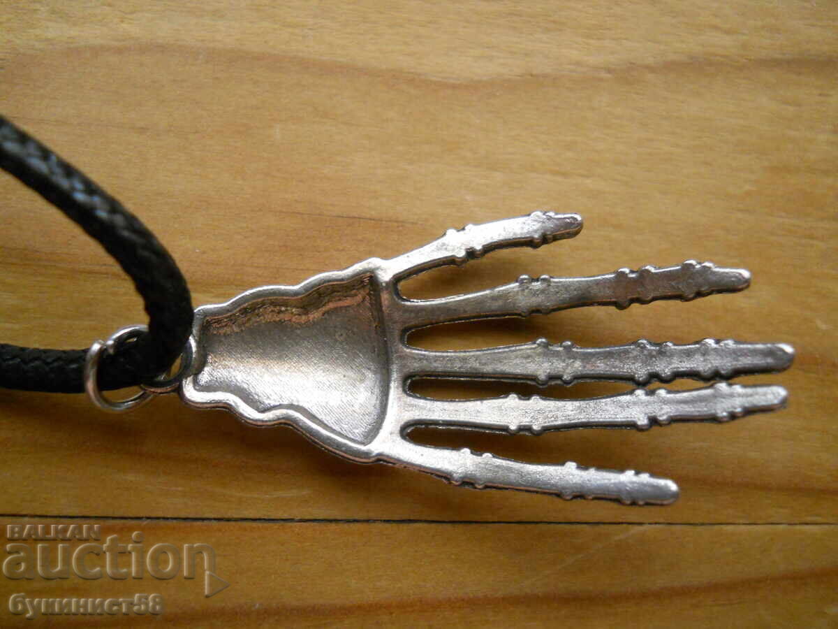 Δημοπρασία Ροκ μενταγιόν "Χέρι Σκελετού" σε δερμάτινο κορδόνι Δημοπρασία Ροκ μενταγιόν "Χέρι Σκελετού" σε δερμάτινο κορδόνι