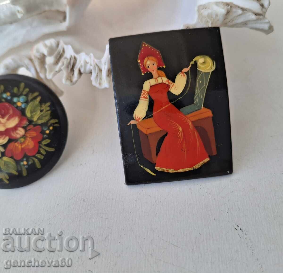 TWO Old Russian metal brooches with enamel, hand-painted - 6 TWO Old Russian metal brooches with enamel, hand-painted - 6