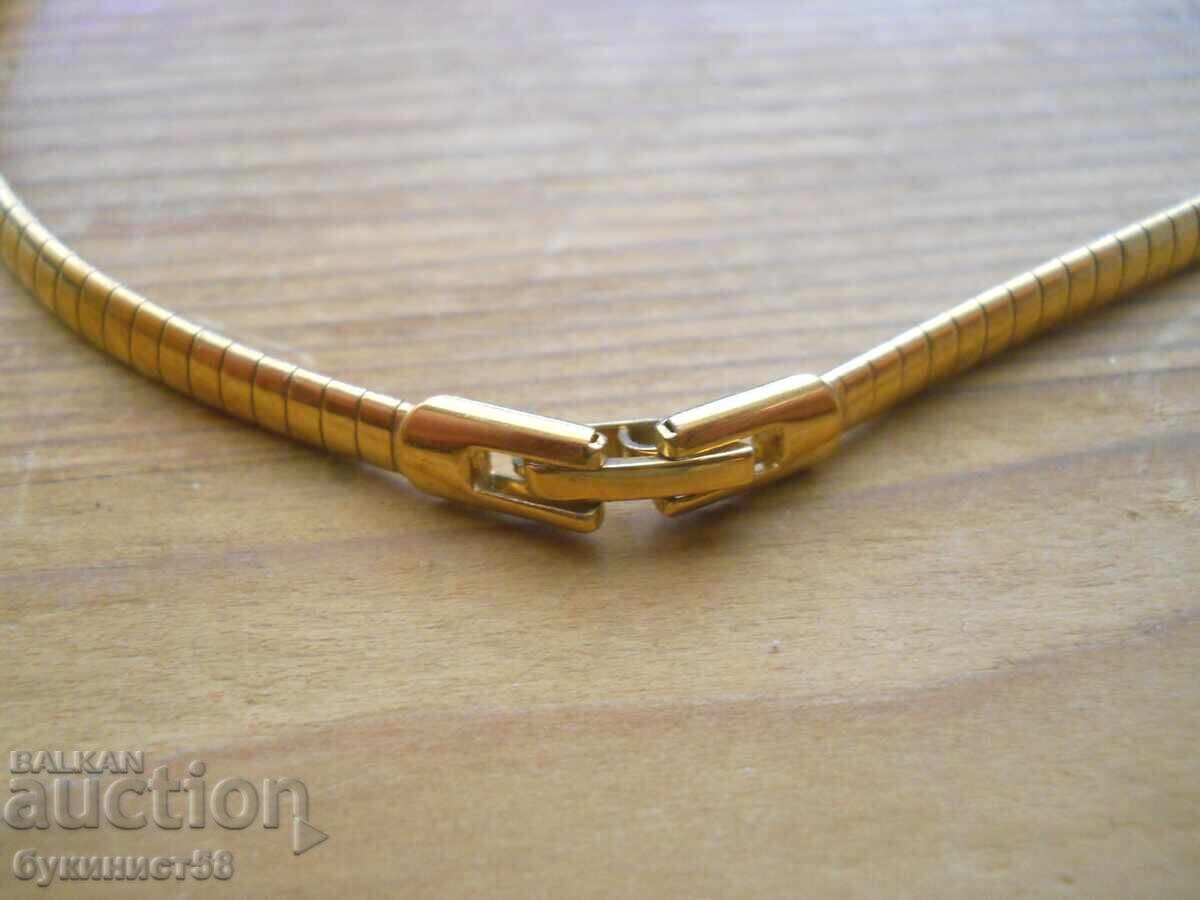 Licitație Lant placat cu aur cu medalion Licitație Lant placat cu aur cu medalion