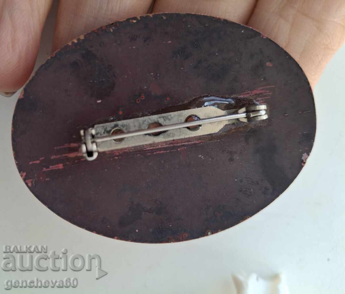 Delivery of Old oval brooch, "Violets" with enamel Delivery of Old oval brooch, "Violets" with enamel