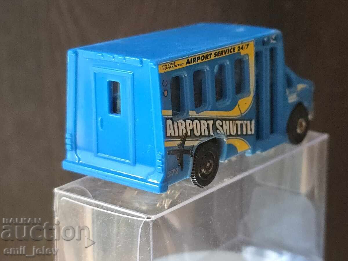 Delivery of MATCHBOX - CHEVY TRANSPORT BUS TM GM No-MB 372