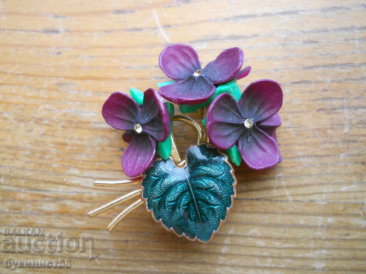 Παλιά καρφίτσα Παλιά καρφίτσα