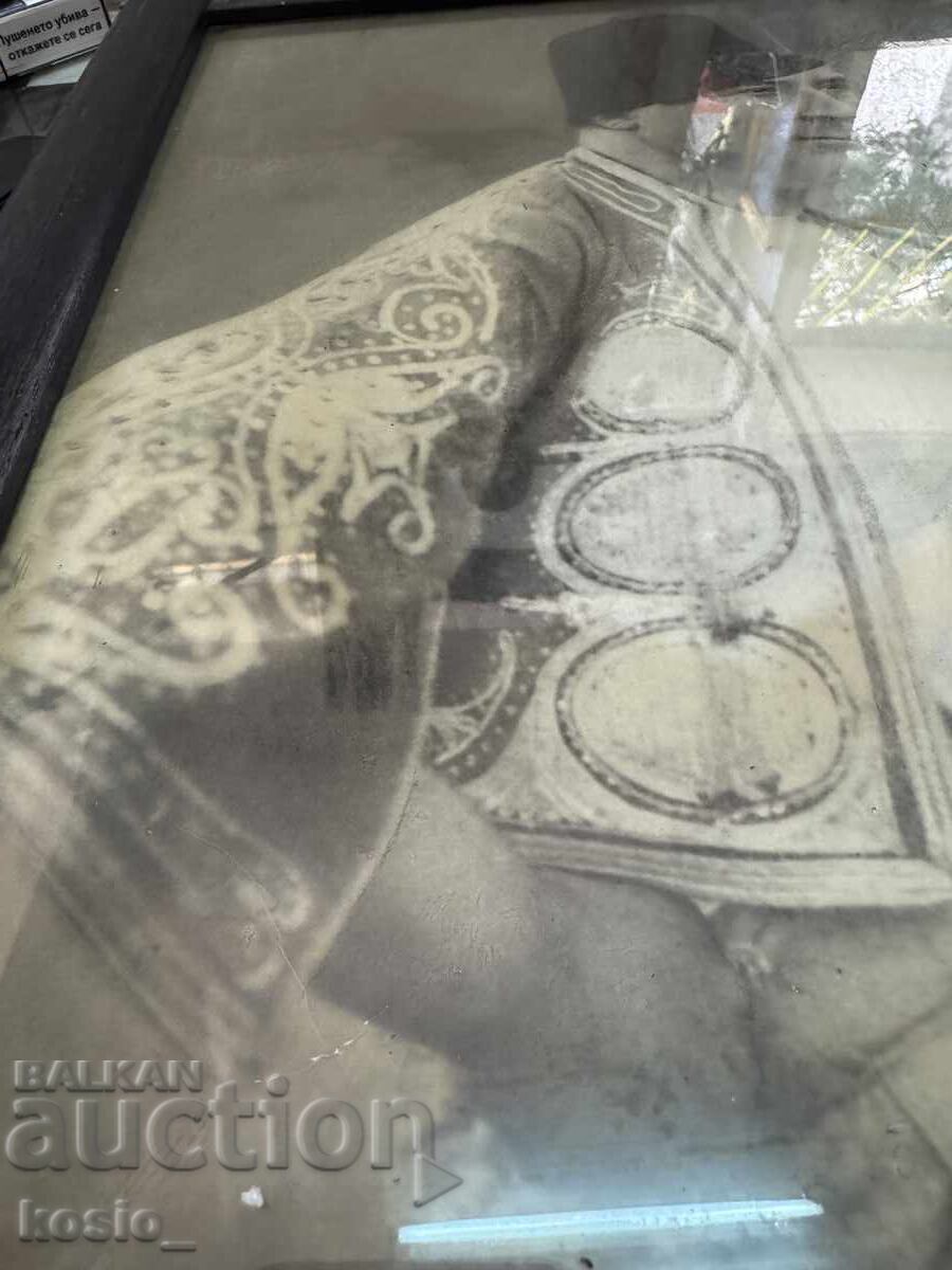 Livrarea Fotografie veche costum popular cu ramă Livrarea Fotografie veche costum popular cu ramă