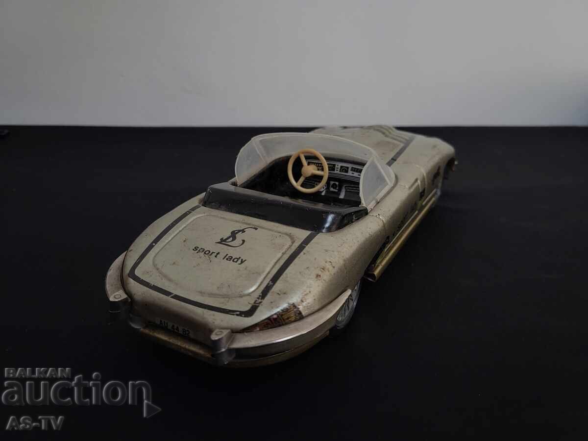 Доставка на Ламаринена количка Jaguar Доставка на Ламаринена количка Jaguar