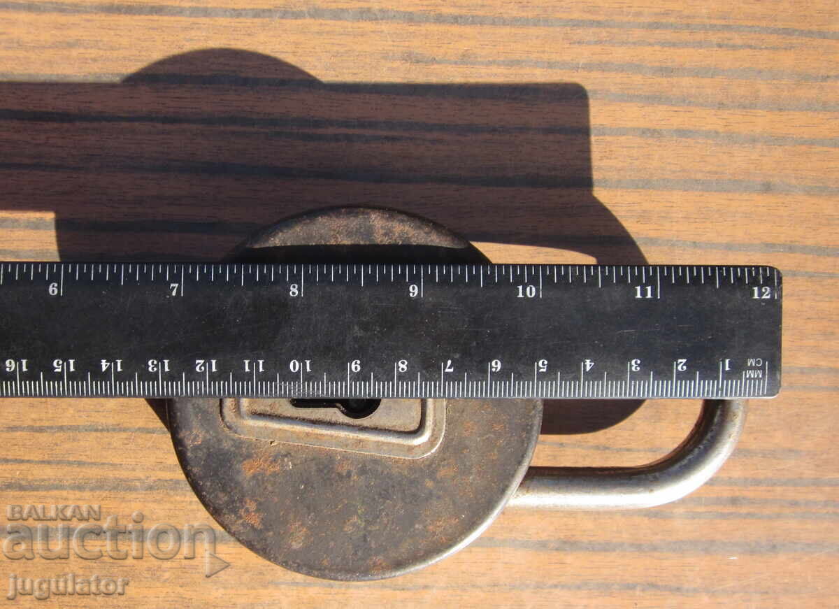 Παράδοση Μεγάλο, στιβαρό λουκέτο παλαιού τύπου, χωρίς κλειδί