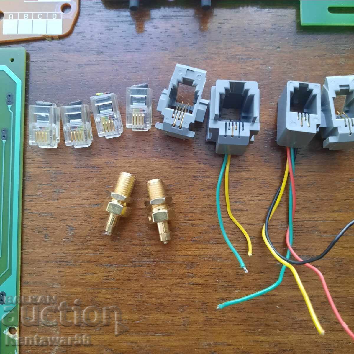 Deșeuri electronice - aur, paladiu. cu preț 7.00 BGN | € 3.58