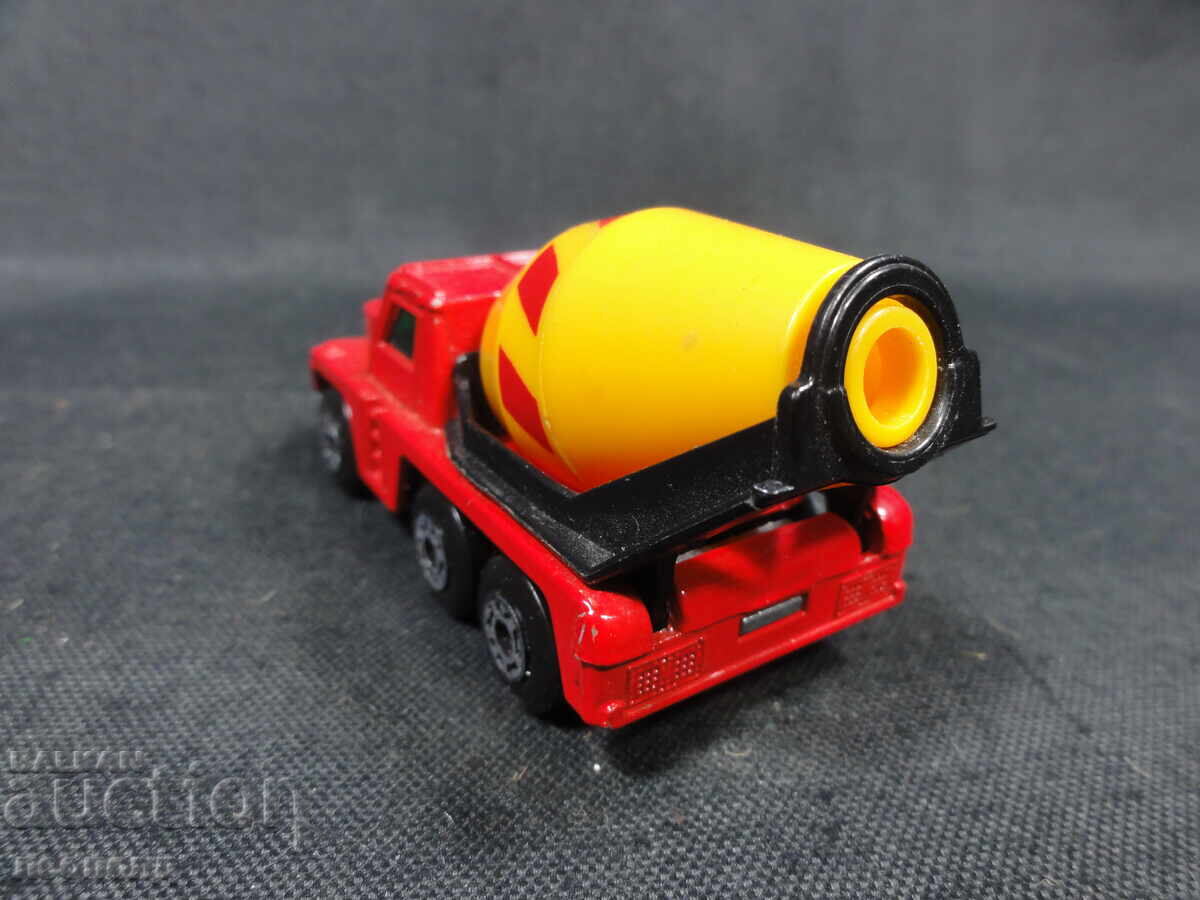 Auction  OLD RETRO METAL MATCHBOX ENGLAND CEMENT TRUCK