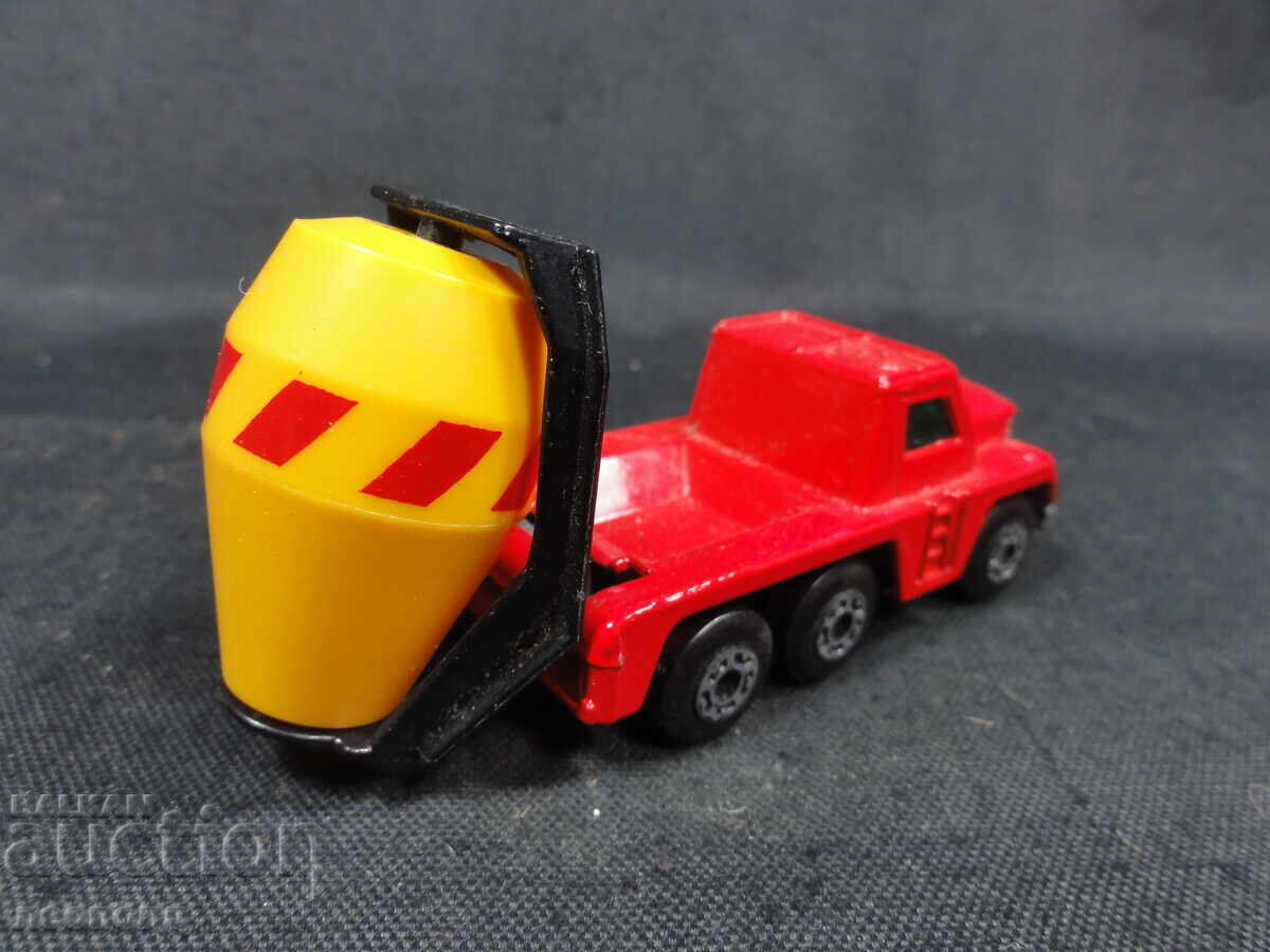 Delivery of OLD RETRO METAL MATCHBOX ENGLAND CEMENT TRUCK