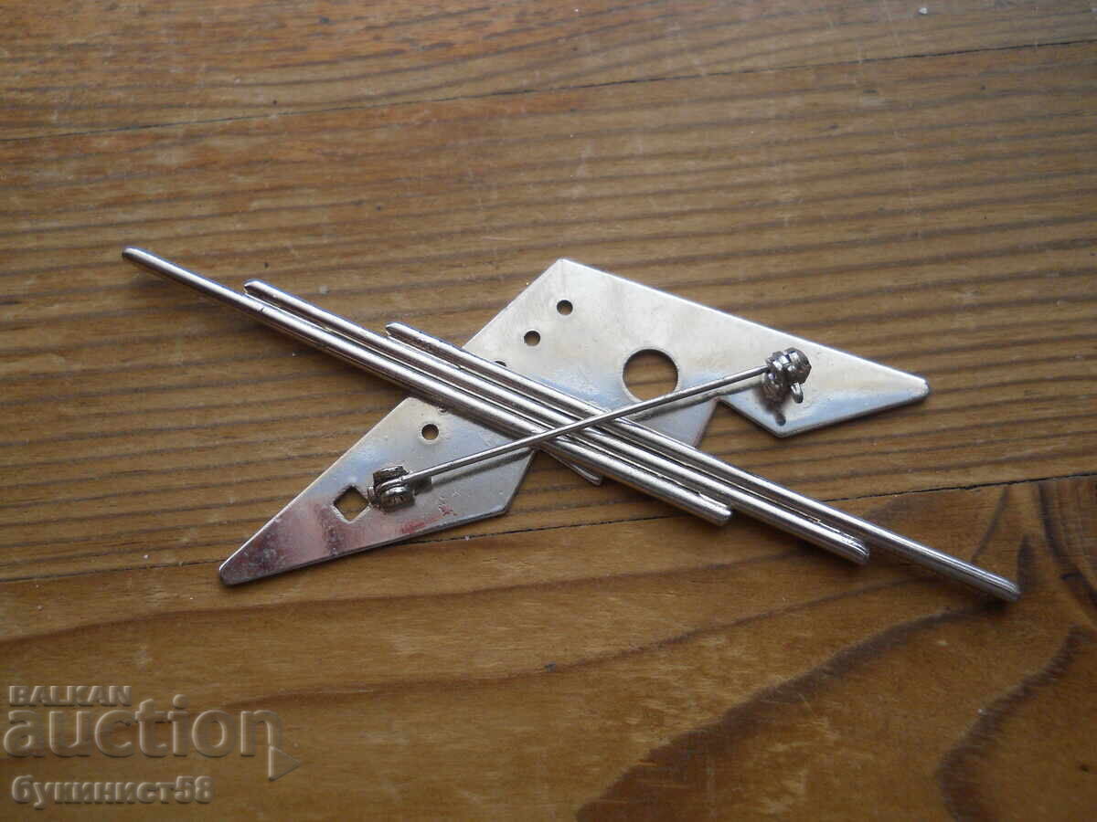 Broșă veche cu preț 2.00 BGN | € 1.02