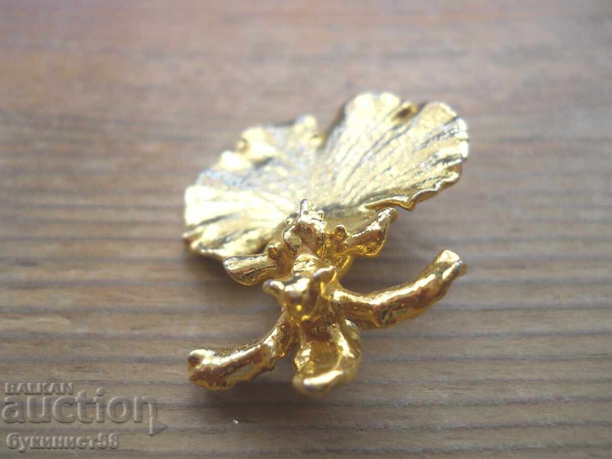 Broșă veche cu preț 3.00 BGN | € 1.53 Broșă veche cu preț 3.00 BGN | € 1.53