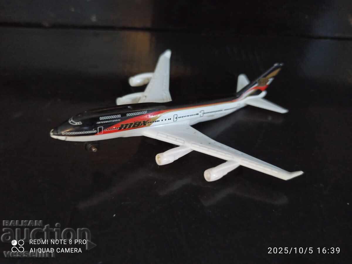 Jucărie veche avion 50 de ani Avion Boeing Boeing 747 cu preț 16.00 BGN | € 8.18