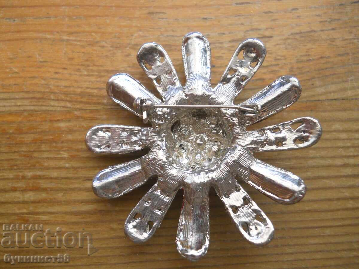 Broșă veche cu preț 3.00 BGN | € 1.53