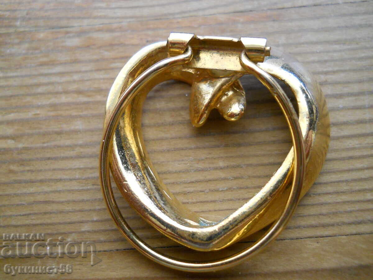 Broșă veche cu preț 5.00 BGN | € 2.56 Broșă veche cu preț 5.00 BGN | € 2.56