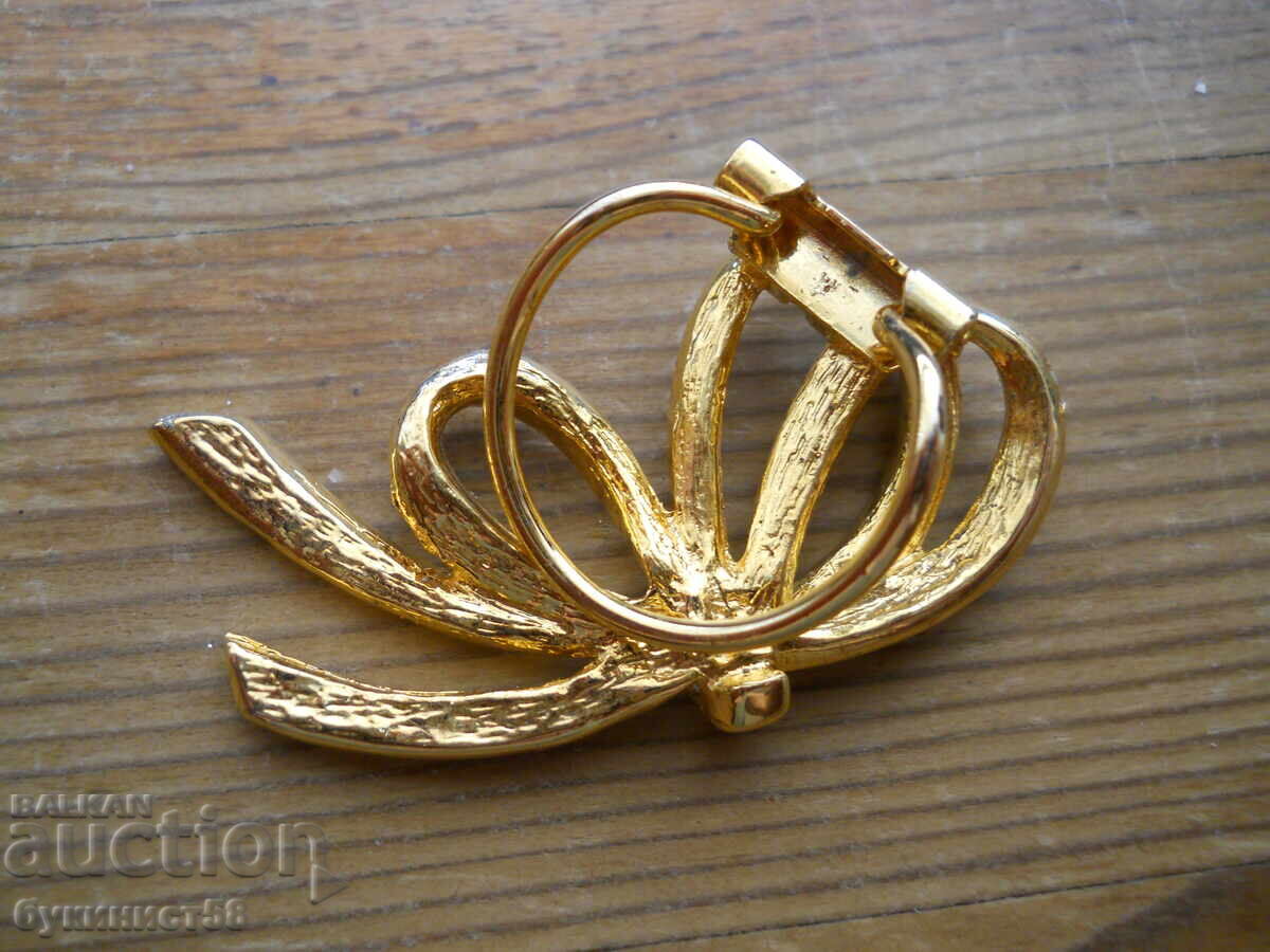 Broșă veche cu preț 5.00 BGN | € 2.56