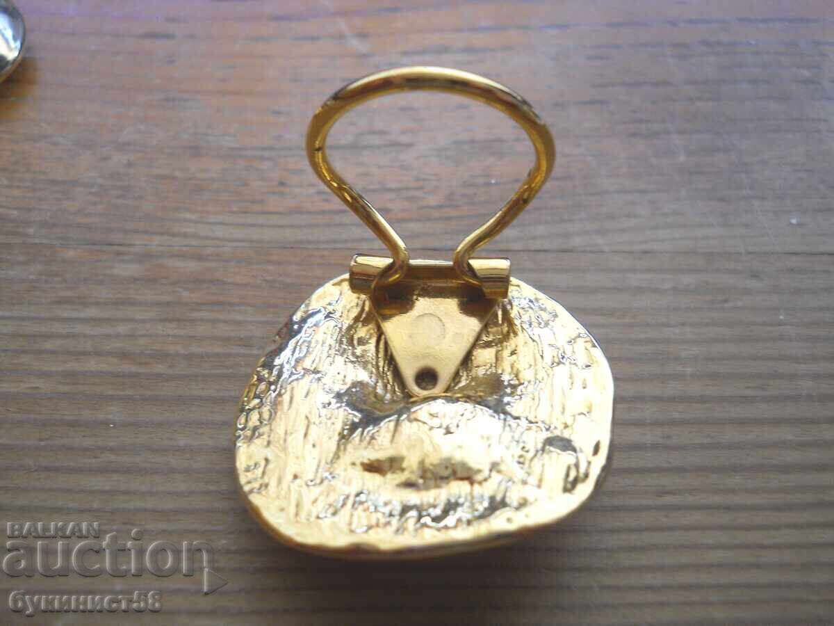 Δημοπρασία Παλιά καρφίτσα Δημοπρασία Παλιά καρφίτσα