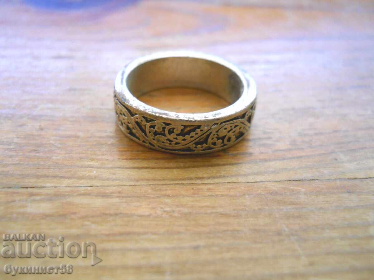 Inel de damă vechi cu preț 1.00 BGN | € 0.51