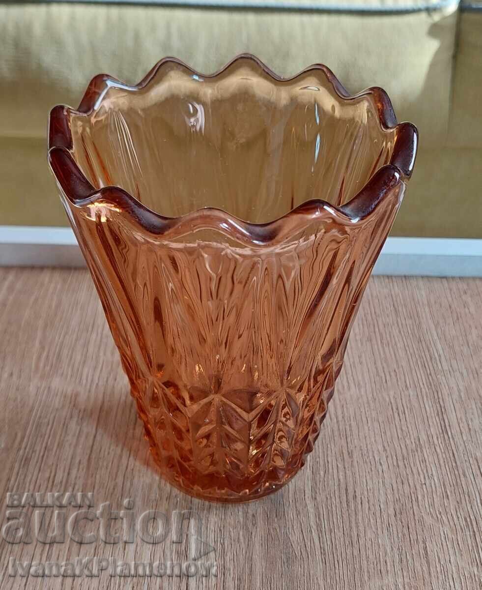 Vază retro sticlă pentru colecționari cu preț € 13.00 | 25.43 BGN Vază retro sticlă pentru colecționari cu preț € 13.00 | 25.43 BGN