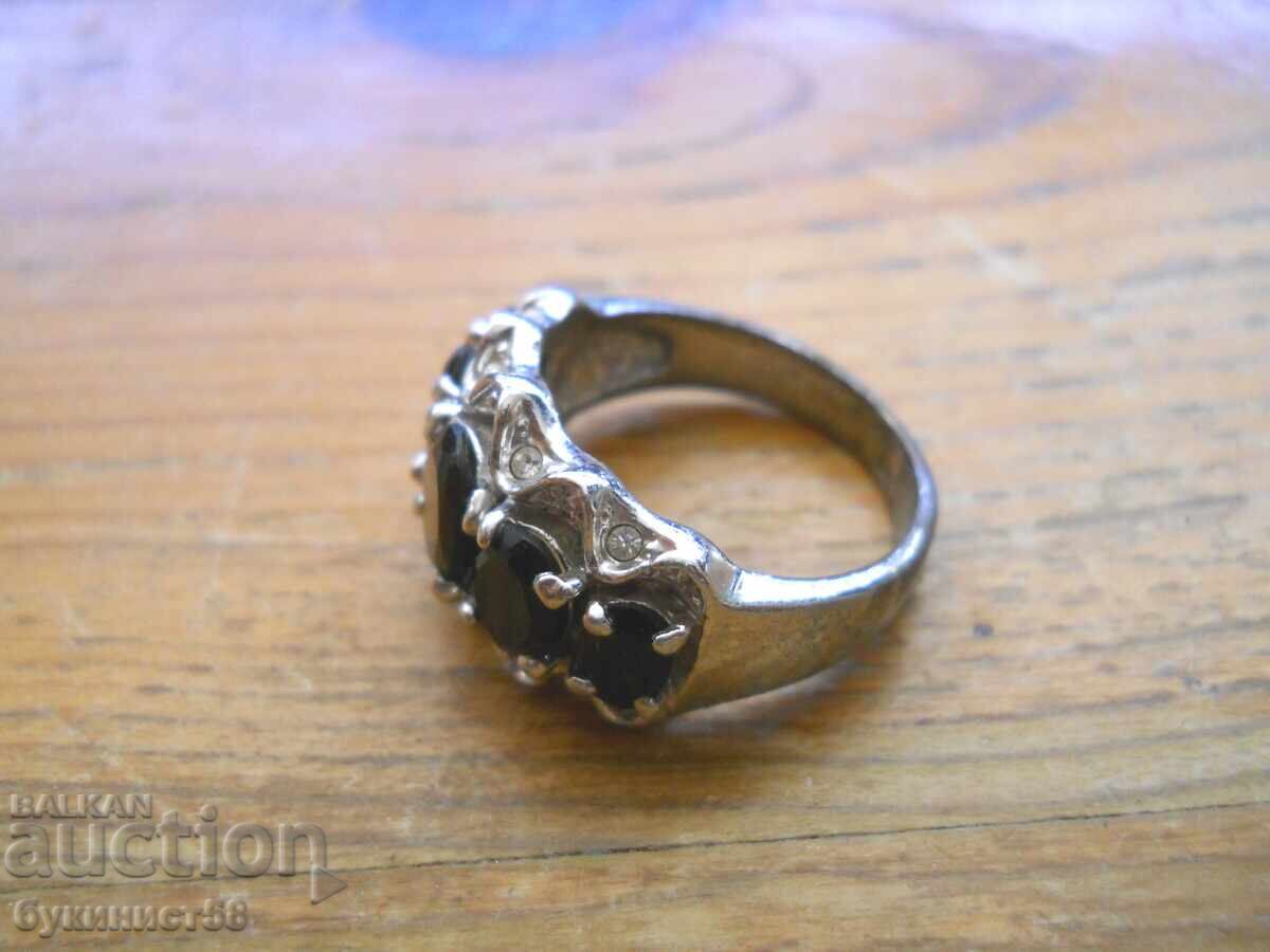 Inel de damă vechi cu preț 3.00 BGN | € 1.53