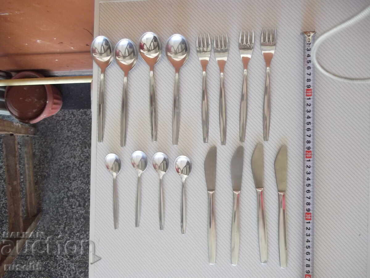 Licitație Lot de 16 bucăți de tacâmuri "ROSTEREI" noi Licitație Lot de 16 bucăți de tacâmuri "ROSTEREI" noi