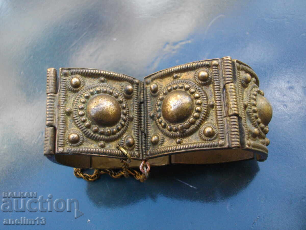 Licitație BRĂȚARĂ VECHE DIN BRONZ SBH