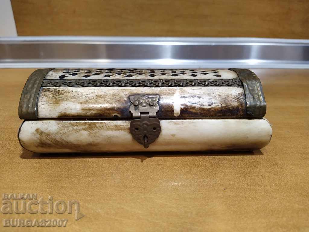 Auction Large Bone Box - 2 Auction Large Bone Box - 2