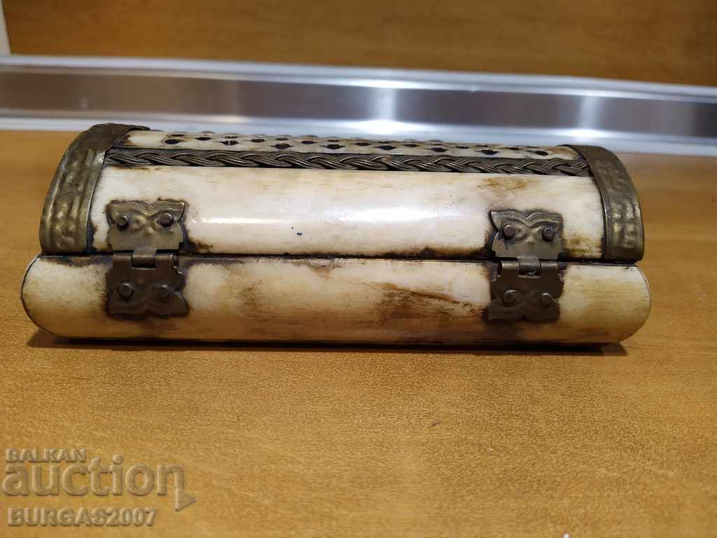 Delivery of Large Bone Box - 2 Delivery of Large Bone Box - 2