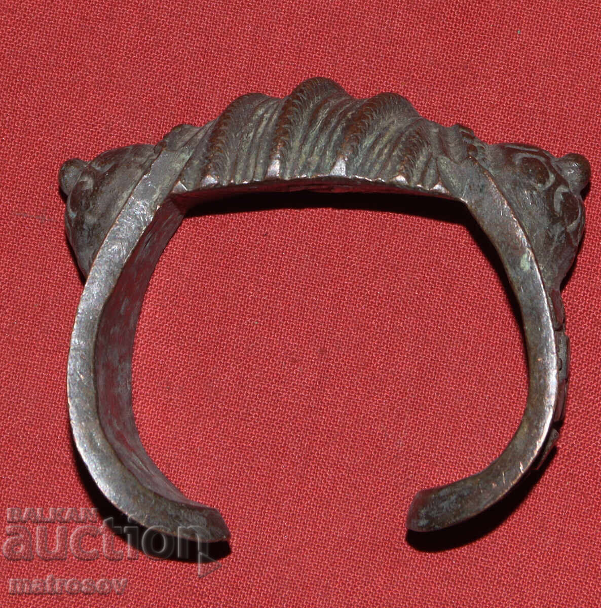 Auction  Old traditional bronze bracelet jewelry slingshot