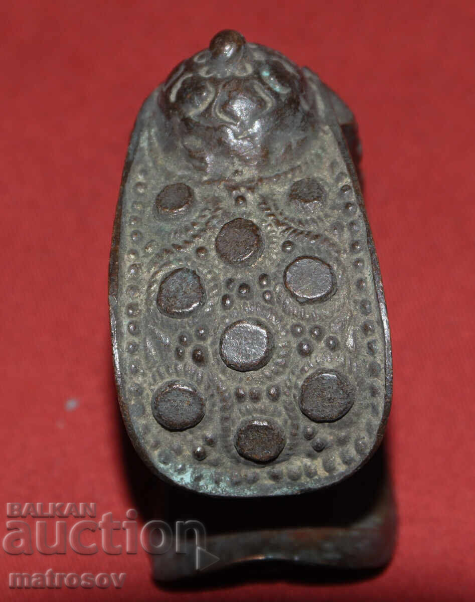 Delivery of Old traditional bronze bracelet jewelry slingshot