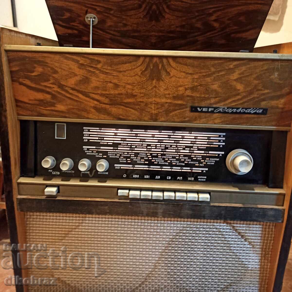 Licitație VEF Rapsodija radiogramofon Lămpi - Anii '70 ai secolului XX