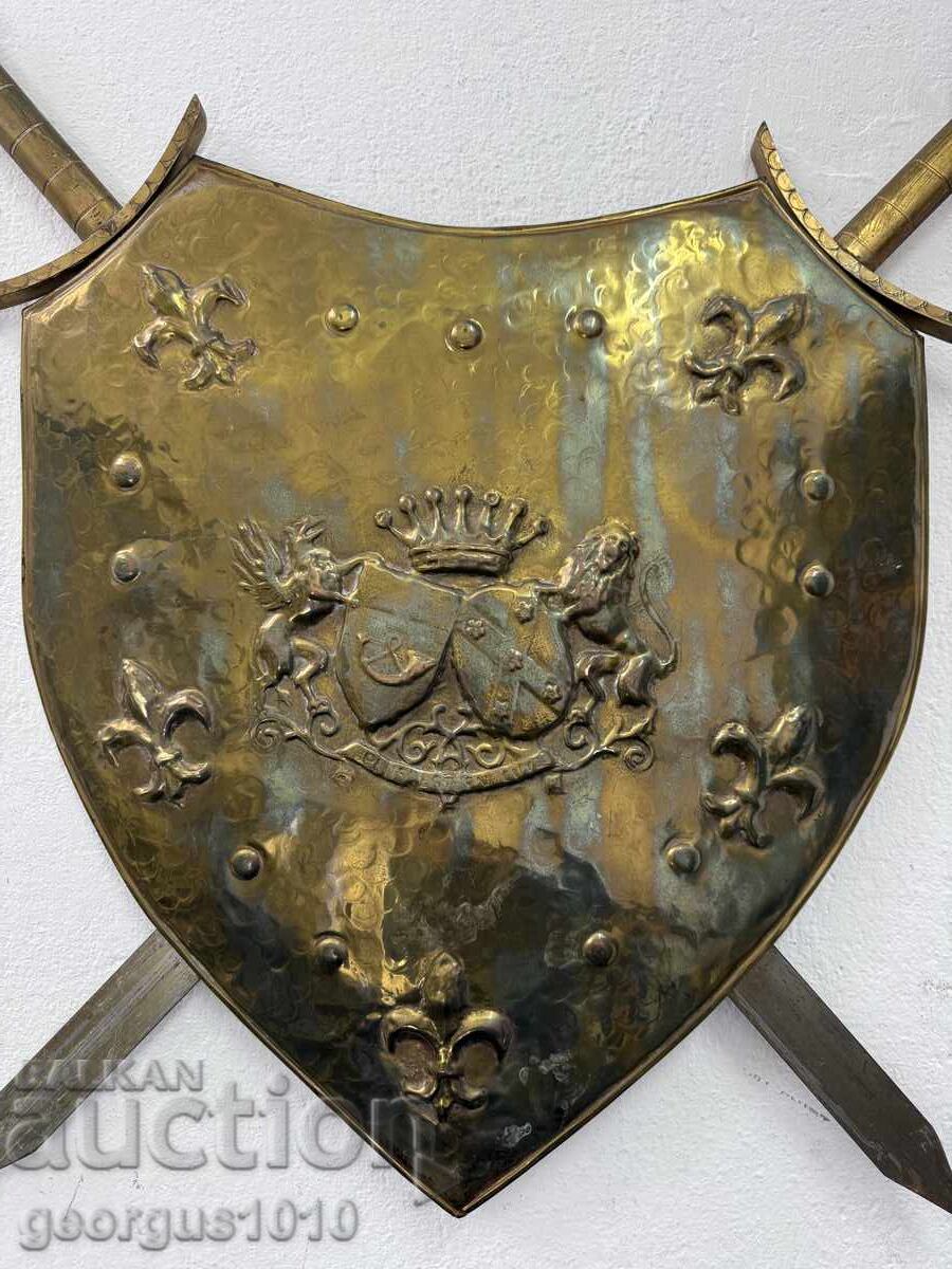 Scut/Emblemă cu săbii pentru perete №7445 cu preț 600.00 BGN | € 306.78