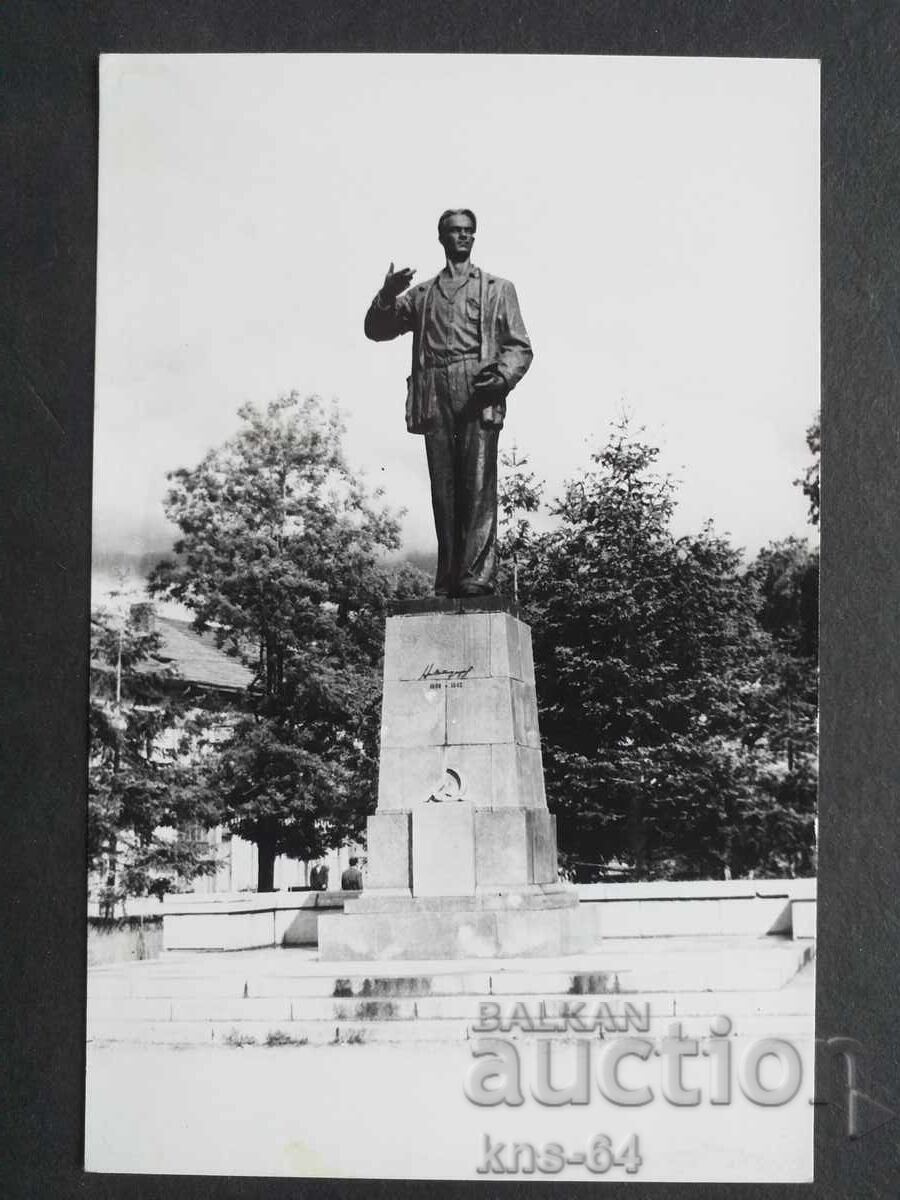 Monumentul Hristo Smirnenski Monumentul Hristo Smirnenski