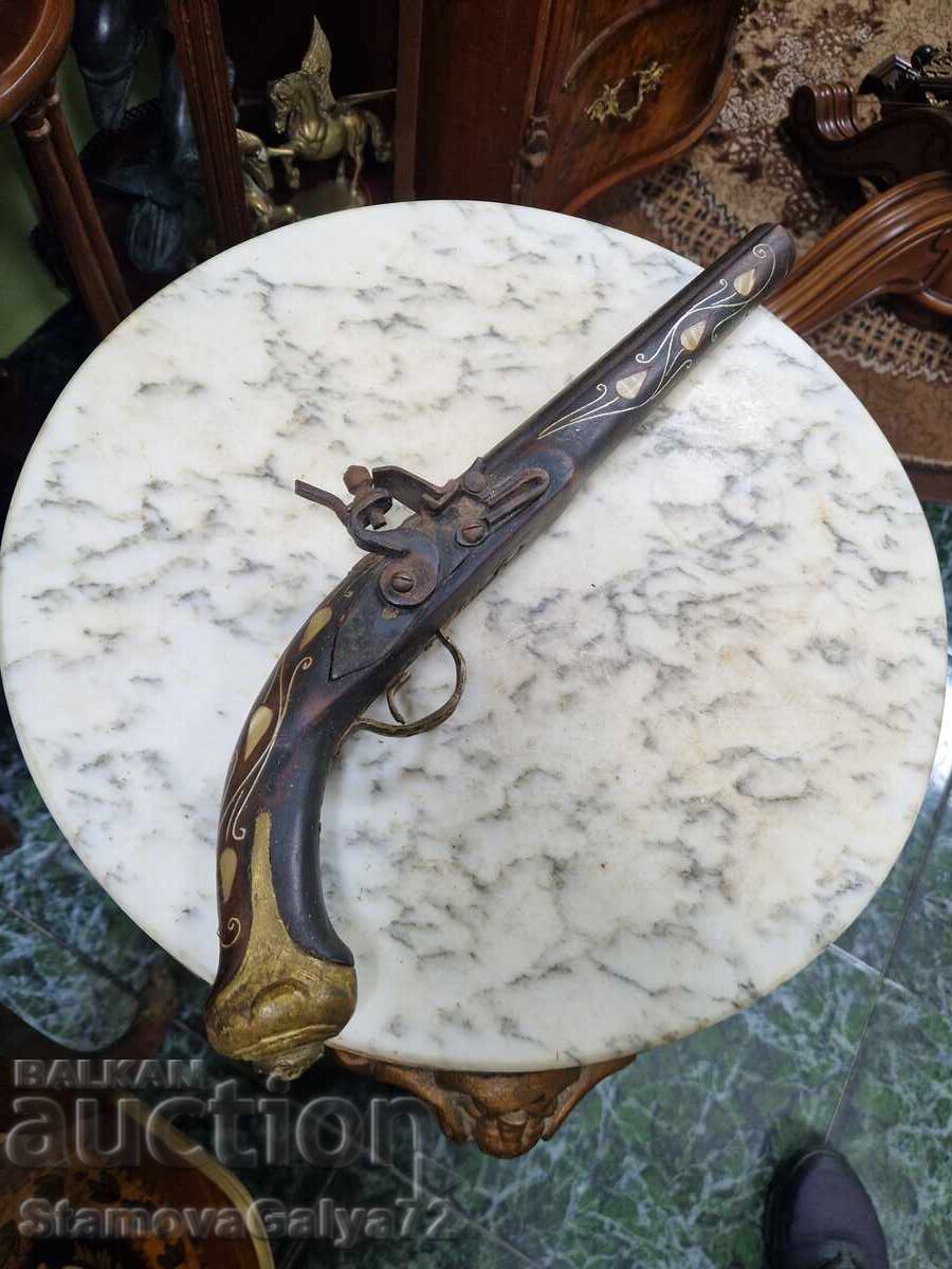 Frumos pistol antic cu cremene - Replică cu preț 597.00 BGN | € 305.24 Frumos pistol antic cu cremene - Replică cu preț 597.00 BGN | € 305.24