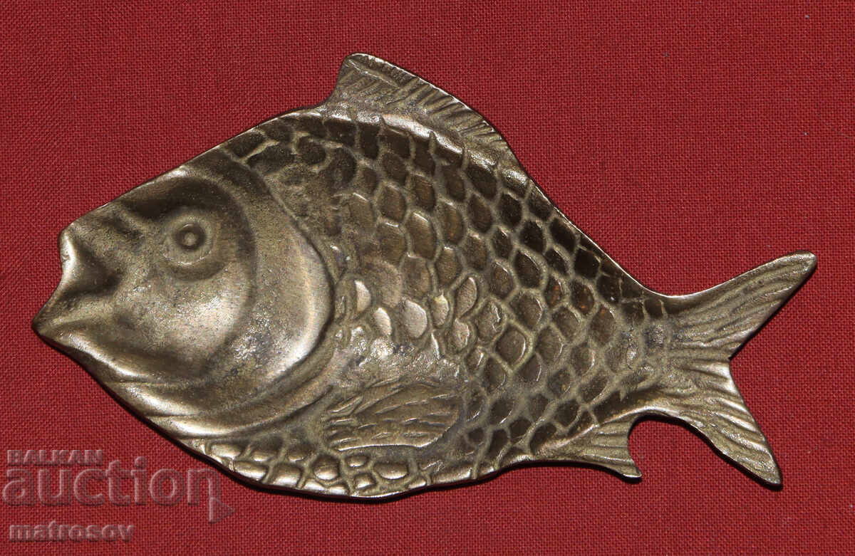 Rychno izraboten mesingov pepelnik riba Rychno izraboten mesingov pepelnik riba