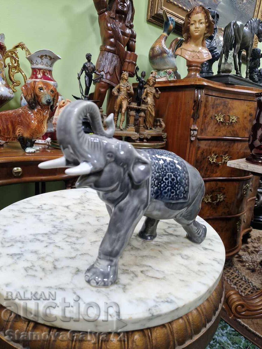 Auction  Wonderful antique porcelain figure figurine